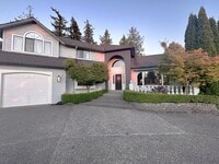 Building Photo - Elegant 4-bed, 4-bath