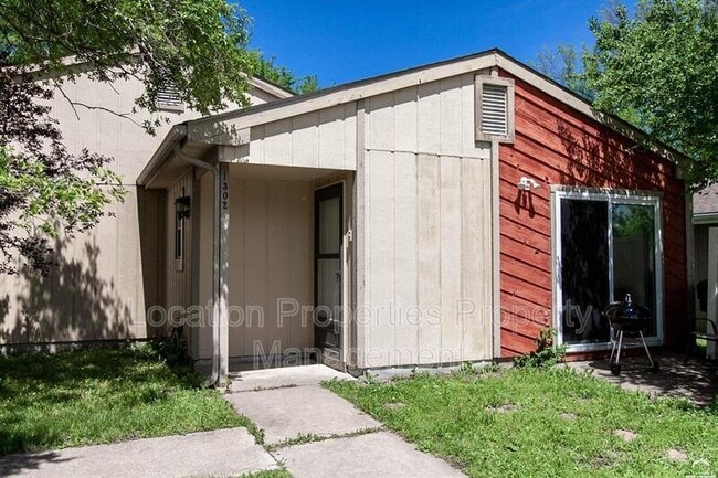 Primary Photo - 1302 E 25th Terrace