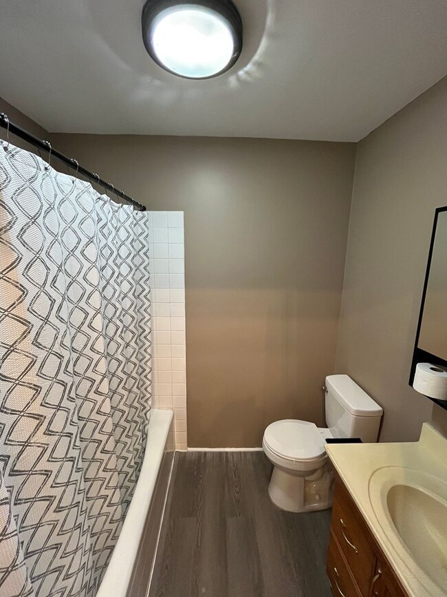 Building Photo - Newly Renovated 2 Bedroom Bungalow!!!