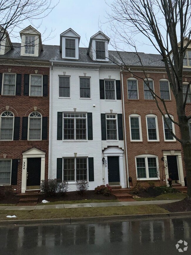 Building Photo - Beautiful 4BR 4.5BA 4 level townhome with ...