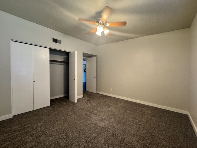 Building Photo - **MOVE IN SPECIAL***HALF OFF FIRST MONTHS RENT. UPSTAIRS 2 BEDROOM CONDO OVERLOOKING GREENBELT