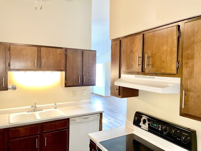 Building Photo - 2 Bedroom Patio Home  W/ Central Air Conditioning to be Installed Summer 2026!!