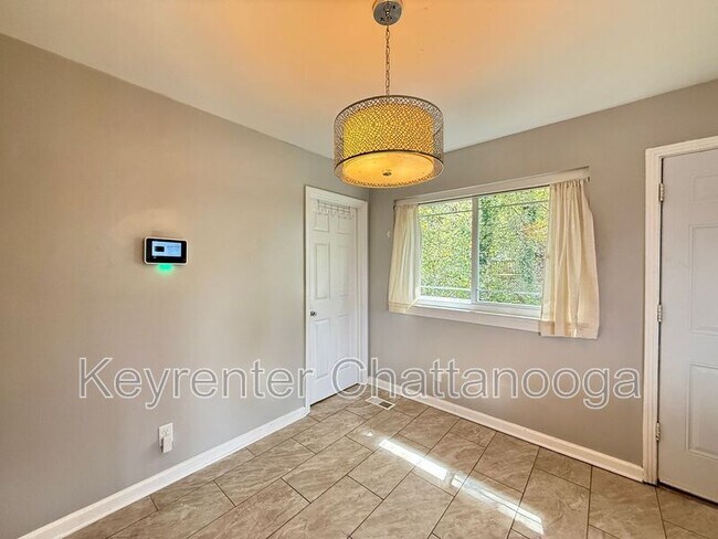 Building Photo - 7813 Holiday Hills Cir