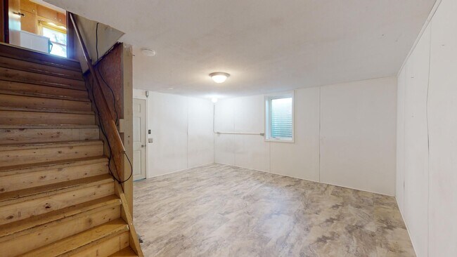 Building Photo - ISU Campus Area - Available August 1st