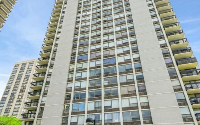 Primary Photo - 1455 N Sandburg Terrace