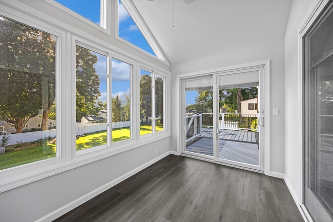 Building Photo - 38 Longvue Dr
