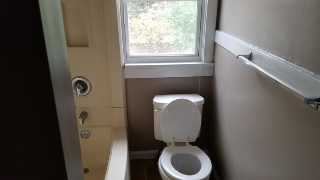 Building Photo - 3 Bedroom in Swillburg Area
