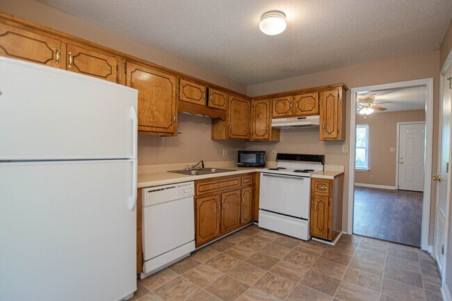 Building Photo - 701 Peachers Dr