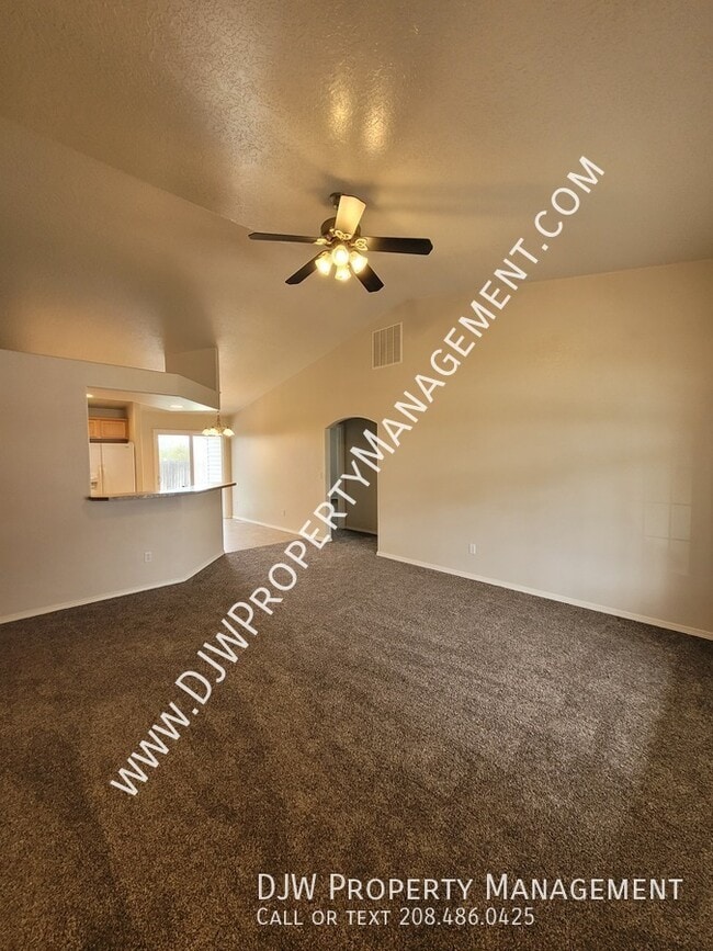 Building Photo - 165 Eaton Rd