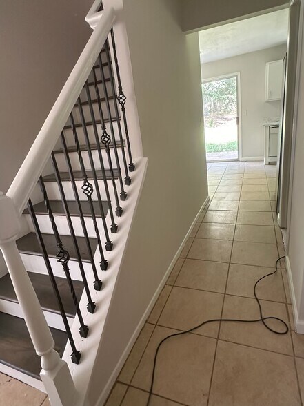 Building Photo - 1534 Shenta Oak Dr