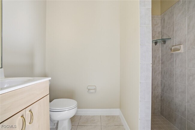 Building Photo - 1012 SE 5th Terrace