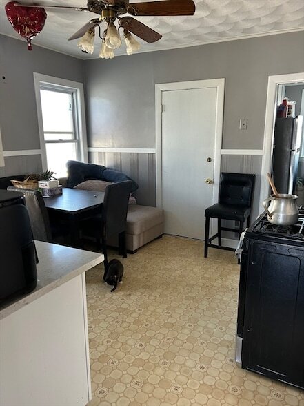 Building Photo - 91 Pomona St