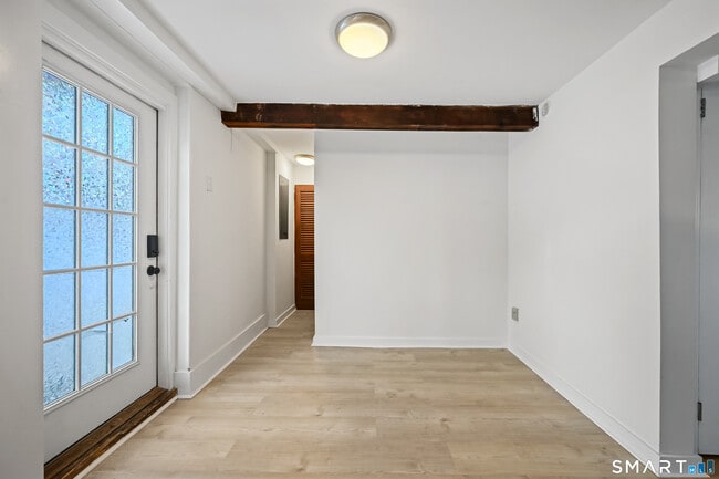 Building Photo - 99 Ramapoo Rd