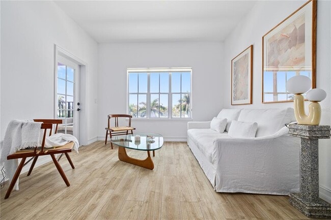 Building Photo - 100 4th Ave S