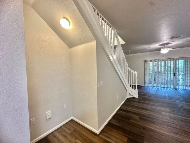 Building Photo - Stylish 2 bed, 2.5 Bath Condo in Magnolia Place | Private Garage | $1,550.00