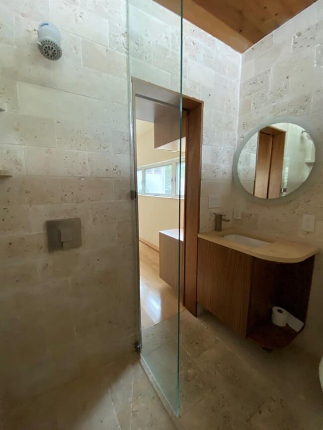 Building Photo - 1605 Newfield Ln