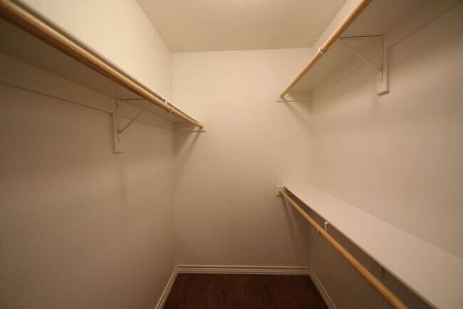 Building Photo - ~INVITING 3/2.5 Townhome Includes Granite in Kitchen & All Kitchen Appliances***Landscaping Inclu...