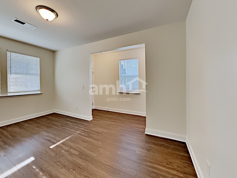 Building Photo - 251 Lake St