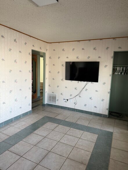 Building Photo - 569 Beverly Rd