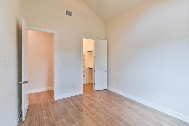 Building Photo - 1406 Prospect Cir