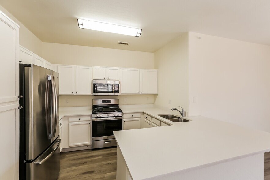 Building Photo - 11222 W Almeria Rd