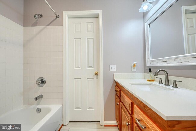 Building Photo - 215 Gracecroft Ct