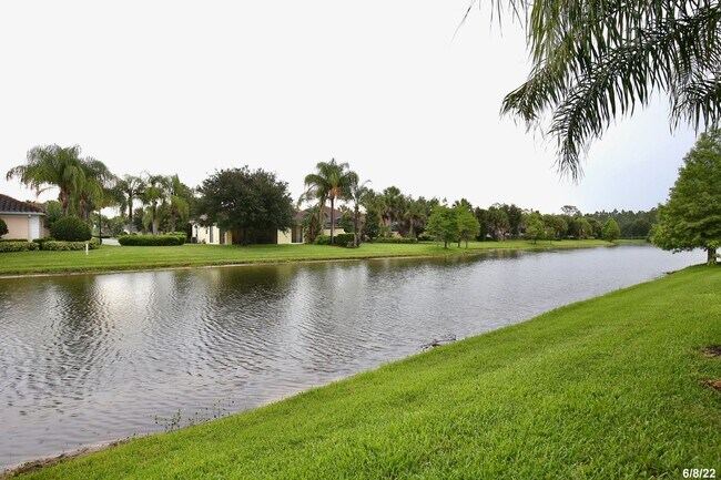 Building Photo - Beautiful 3/2 Corner Duplex with Water Vie...