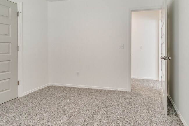 Building Photo - Brand New 4 Bed Home!