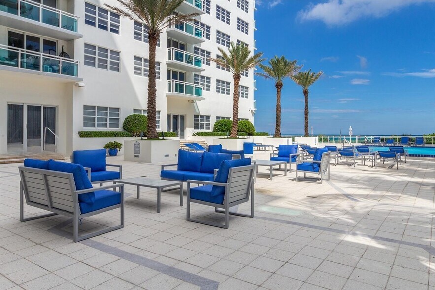 Building Photo - 6917 Collins Ave