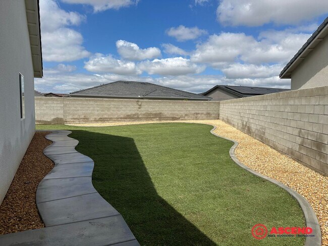 Building Photo - Stunning 4-Bedroom Home!