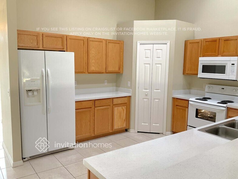 Building Photo - 1450 Lodge Terrace