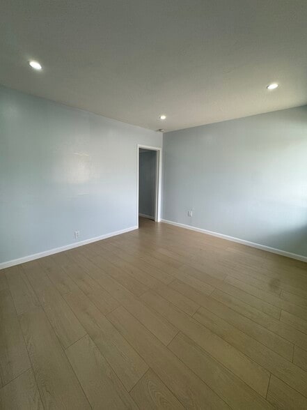 Building Photo - 637 W Avenue 28