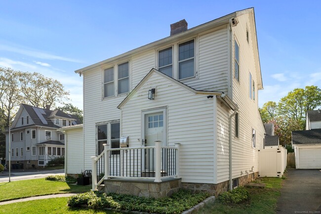 Building Photo - 15 Overland Ave
