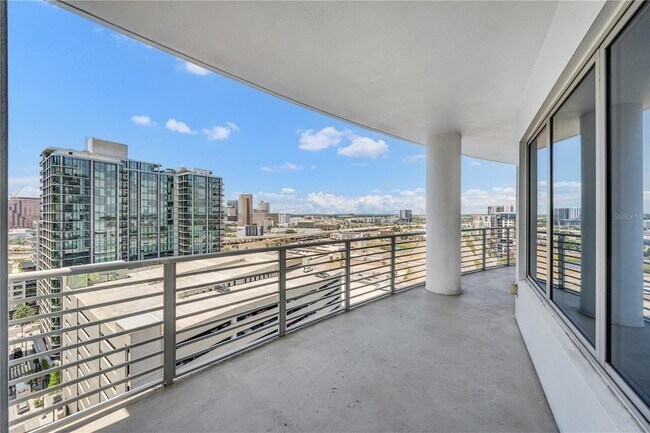 Building Photo - 449 S 12th St