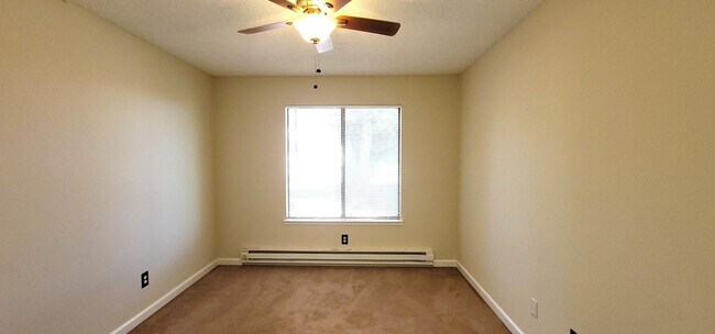Building Photo - Large one bedroom one bath ground-floor unit with patio.