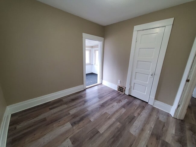 Building Photo - COMING SOON!! 506 Denver- large 3 bed house! **PETS OK**