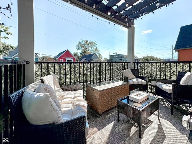 Building Photo - 1722 Alvord St