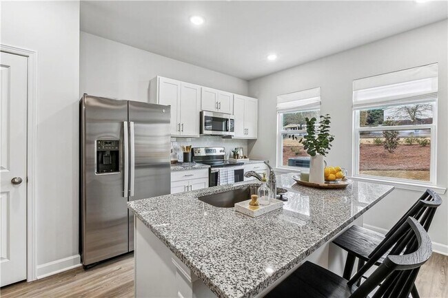 Building Photo - 211 Cypress Ln