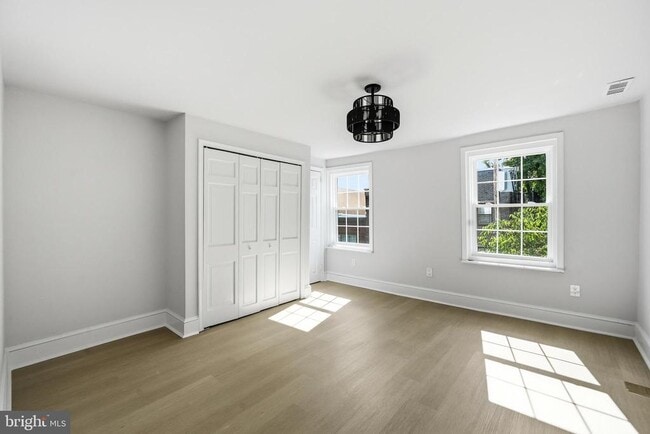 Building Photo - 423 S 20th St