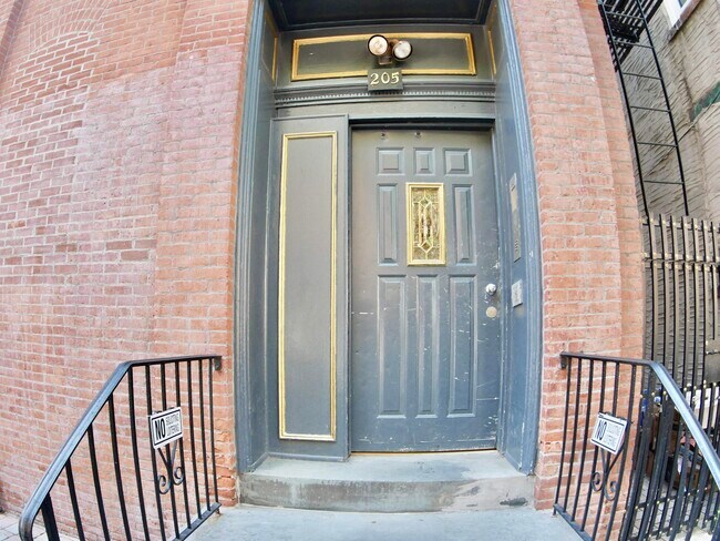 Building Photo - 205 3rd St