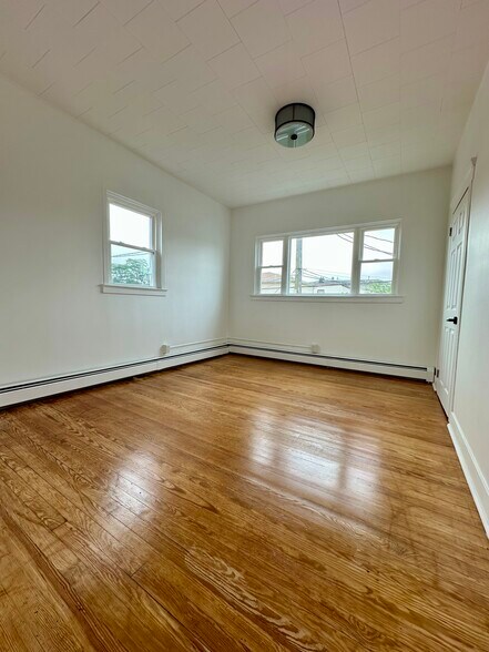 Building Photo - 307 Amity St