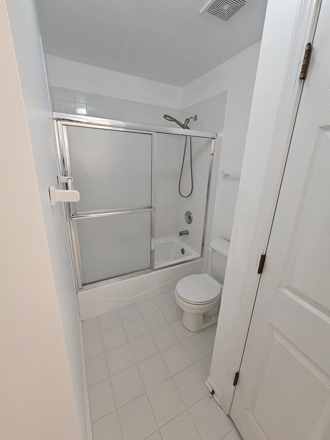 Building Photo - 1327 Sugar Ct