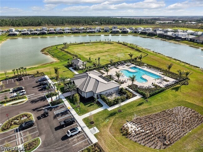 Building Photo - 18400 Parksville Dr
