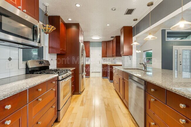 Building Photo - 5376 Majestic Island Cir