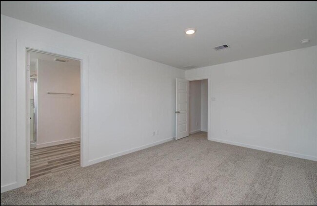 Building Photo - 2911 Crown Gate Dr