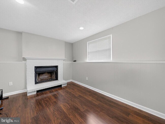 Building Photo - 3806 Candlelight Ct
