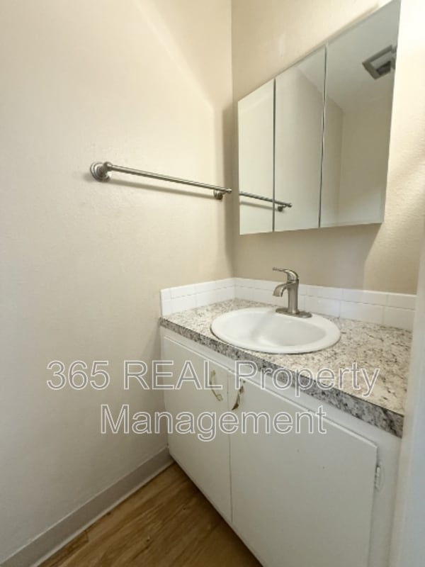 Building Photo - 1434 E 16th St