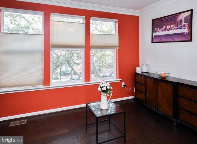 Building Photo - 608 Parkside Pl NE