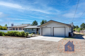 Building Photo - 2443 S Five Mile Rd