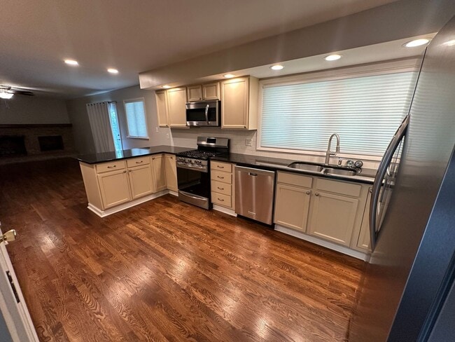 Building Photo - Fantastic Location!  Single-family house close to Upper Arlington and Riverside Hospital